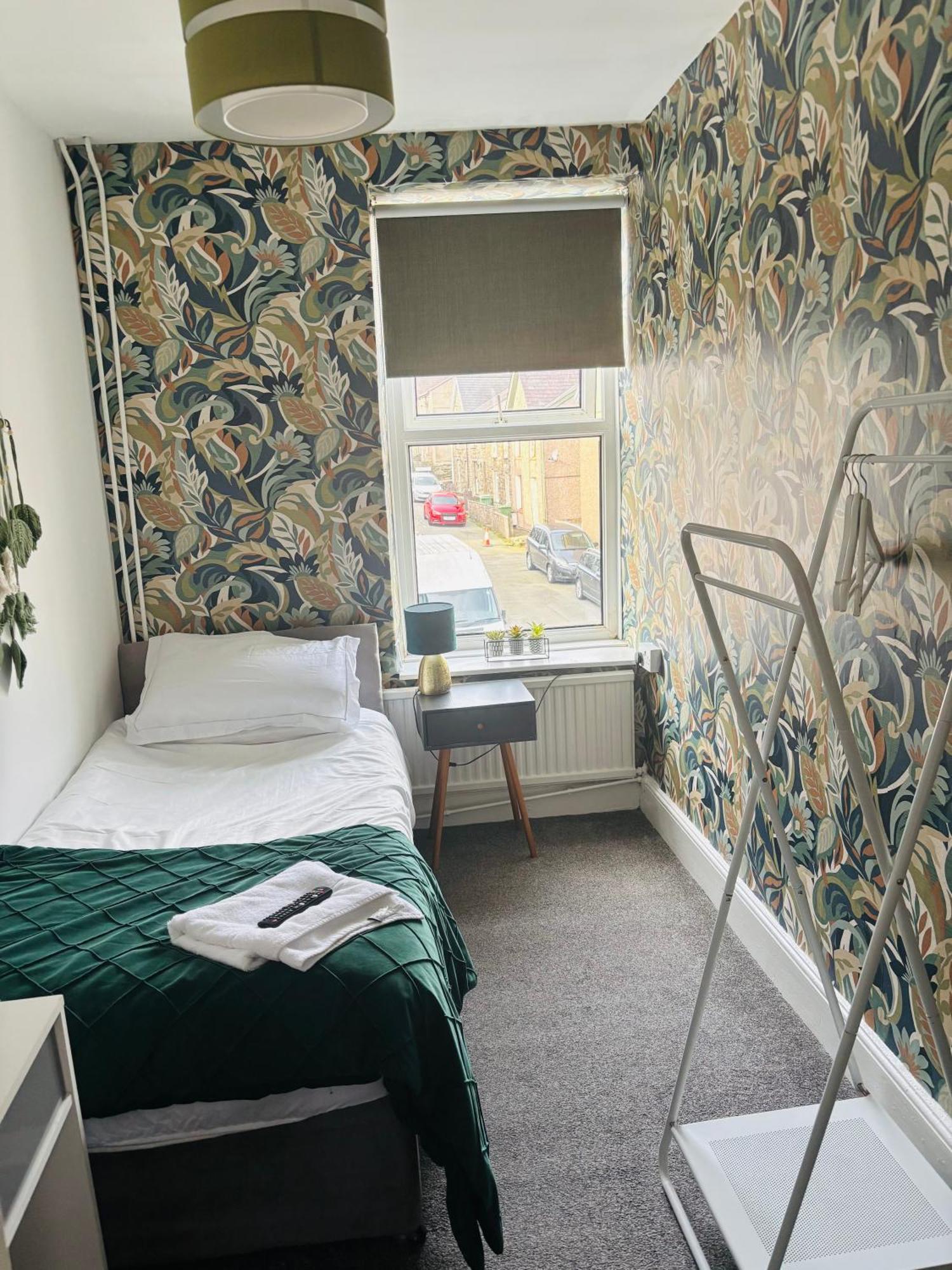 Small Single Room Shared Bathroom